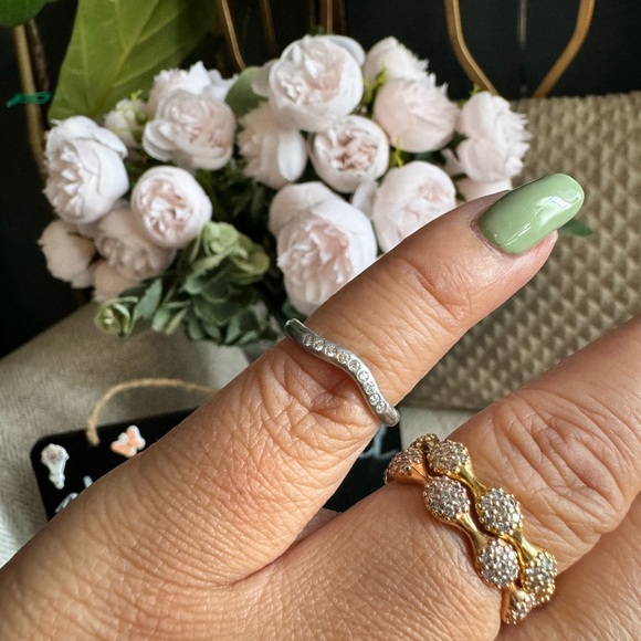 Tiffany&Co platinum curved wedding band *PRICE is FIRM* - Picture 3 of 16